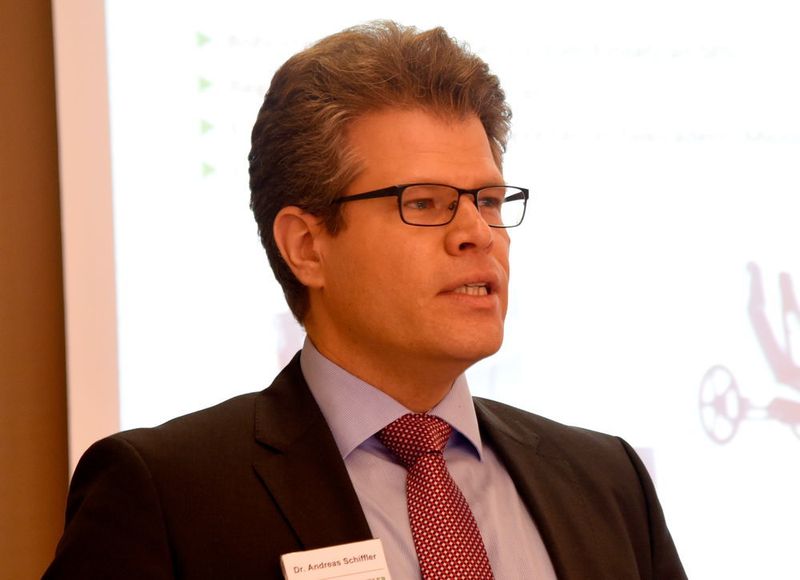 Dr. Schiffler ist sich sicher: „Das Variosense-Lager ist ein modularer Enabler für die Digitalisierung.“ (Stefanie Michel)