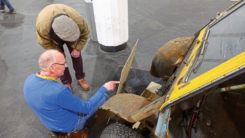 Der Lloyd LT 500 bzw. LT 600 war ein Kleintransporter, der von 1952 bis 1961 als Kastenwagen und Großraum-Pkw (Sechssitzer) gebaut wurde. Ab 1956 gab es zudem einen Pick-up bzw. eine Tiefpritsche. Der Großraum-Pkw wird auch als „Deutschlands Ur-Van“ bezeichnet. (Bild: Dominsky –  »kfz-betrieb«)