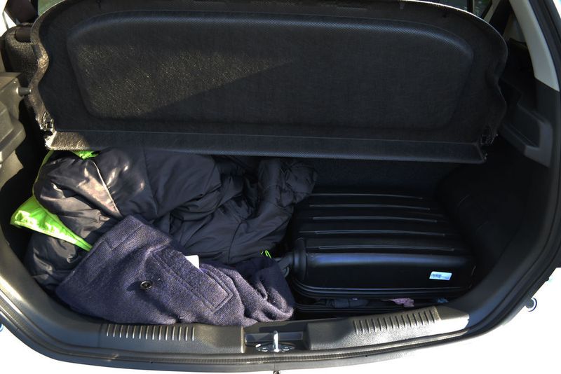 … dass der Stauraum ohne Verstellen oder Umklappen der Sitze doch ziemlich schnell aufgebraucht ist. (Seyerlein / »kfz-betrieb«)