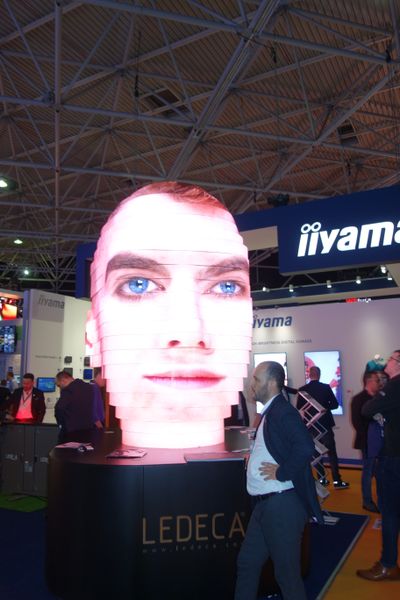 Displays nehmen Formen an. (Bild: IT-BUSINESS)