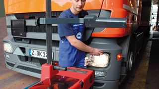 Fast jedes fünfte überprüfte Nutzfahrzeug wies beim Licht-Test 2020 Mängel auf. (Bild: Promotor)