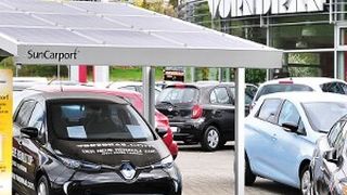 Autohäuser, die erfolgreich E-Autos verkaufen möchten, müssen diese an besonders prominenter Stelle ausstellen. (Foto: Schmidt)