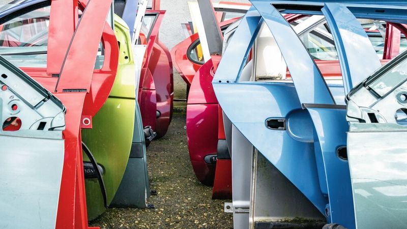 Ziel der beteiligten Versicherer: zehn Prozent der heutigen Totalschäden als Gebrauchtteile verwerten.(Bild:  © edojob - stock.adobe.com)