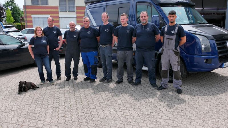 Michael Bremm und Angela Saborowski (li.) sind stolz auf das, was sie in Erftstadt geschaffen haben. Die Mitarbeiter des Unternehmens teilen dieses Gefühl.(Bild:  Wenz - VCG)