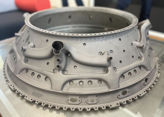 Mithilfe von Autodesk Fusion 360 wurde aus vormals über 100 Einzelteilen ein 3D-gedrucktes Turbinenzwischengehäuse aus Metall entwickelt, das additiv gefertigt wird. Fusion 360 half dabei, mit verschiedenen Materialien und Produktionsmethoden zu experimentieren und verschiedene Designoptionen zu kreieren. (Bild: Autodesk)