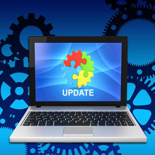 WSUS Video-Tipp - Teil 3
WSUS-Tipps zur Verwaltung und Freigabe von Updates
WSUS kann Aktualisierungen für Microsoft-Produkte herunterladen, lokal speichern und an die angebundenen Server und Arbeitsstationen weitergeben, ohne dass dafür zusätzliche Downloads stattfinden müssen. Im dritten Teil der WSUS-Video-Tipp-Serie zeigen wir, wie Admins die Verteilung und Freigabe der Updates auch zentral vom Server aus steuern können. >>> Zum Artikel 