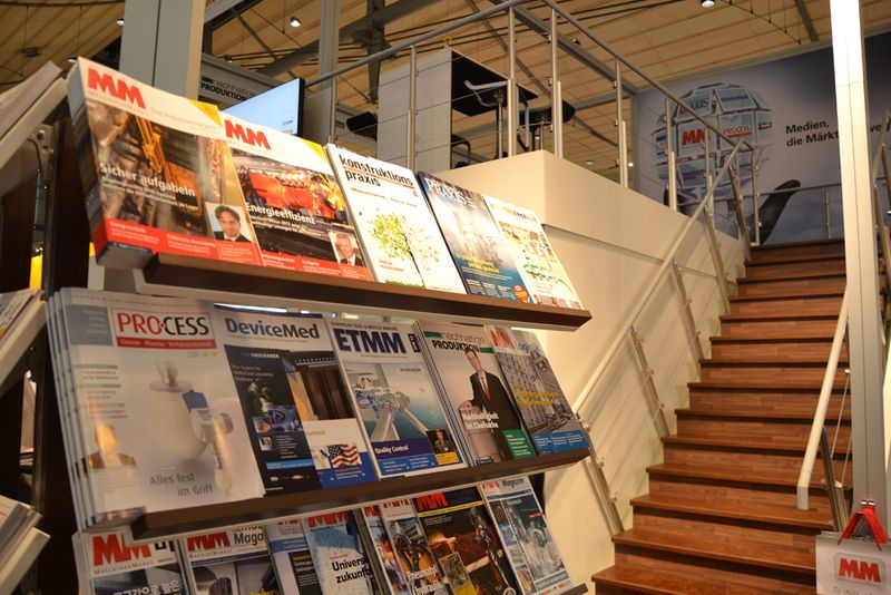 Direkt gegenüber warten die Vogel Business Medien mit zahlreichen Publikationen für verschiedenste Branchen auf. Das optische Highlight in diesem Jahr... (Bild: PROCESS)