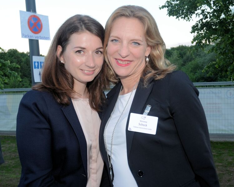 Anne Schäfer (The-Company.de, l.) und Verena Scheck (Deutsche Telekom). (IT-BUSINESS)