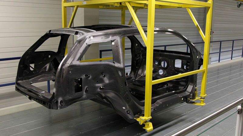 So hatte er eine Karosserie aus kohlefaserverstärktem Kunststoff (CFK). (Bild: BMW)