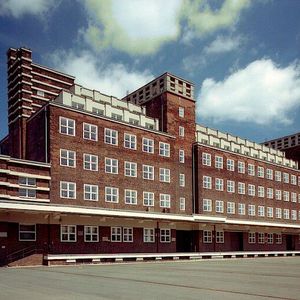 Nach langjährigen Gastaufenthalten in Düsseldorf ist das Deutsche Kunststoff Museum in den Peter-Behrens-Bau in Oberhausen gezogen.(Bild:  KMV)
