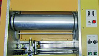 Abb 1: Ansicht des Labor-Walzencoaters LWC 1 mit Aluminium-Walze. (Bild: Krause)