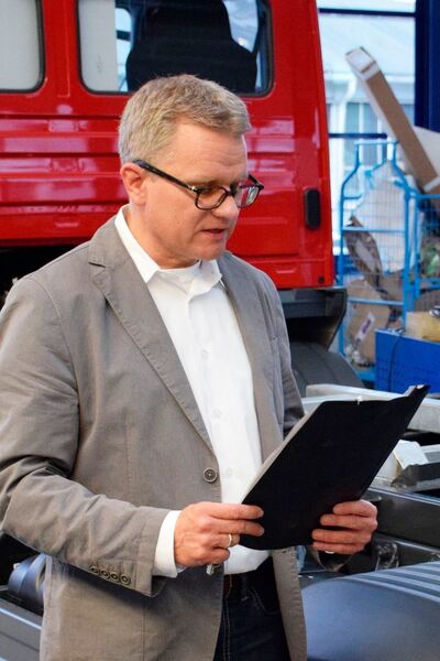 Geschäftsführer Dierk Conrads zeigte den Nutz- und Sonderfahrzeugbau der Firma Berger. (Schweitzer)