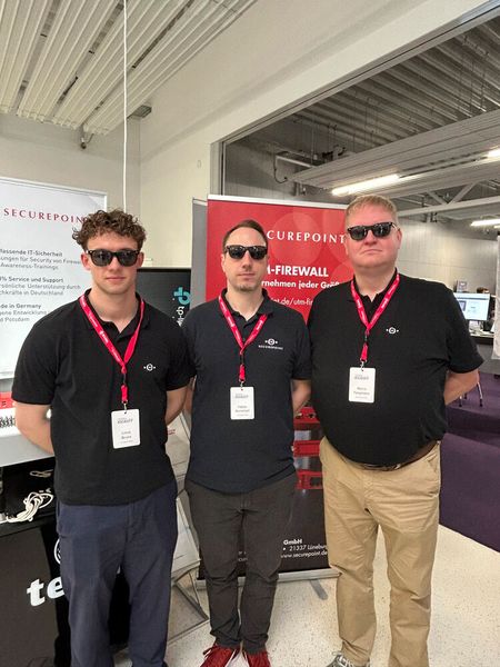 Die „Men in Black“ von Securepoint: (v. l.) Linus Brune, Fabian Nuretinoff und Marco Fangmann (Bild: Vogel IT-Medien GmbH)