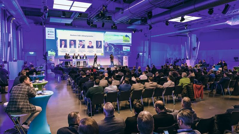 Am 28. Februar 2024 findet der Deutsche Remarketing Kongress 2024 in Würzburg statt. Das Branchenevent bringt die relevanten Themen für die Gebrauchtwagenbranche auf den Punkt.(Bild:  Stefan Bausewein)