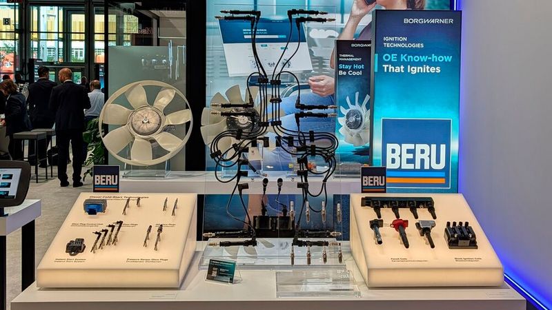 Beru-Display auf dem Borg-Warner-Stand: In diesem Jahr sollen mehr als 235 neue Beru-Produkte eingeführt werden.(Bild:  Rosenow – VCG)
