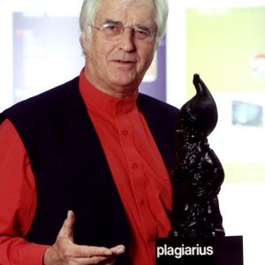 Prof. Rido Busse mit Zwerg