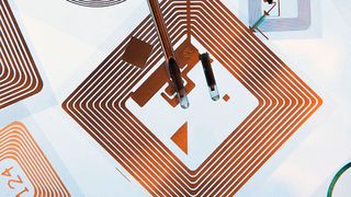 Um RFID Chips kommt in der Logistik niemand mehr herum.  (©andreydesign - stock.adobe.com)