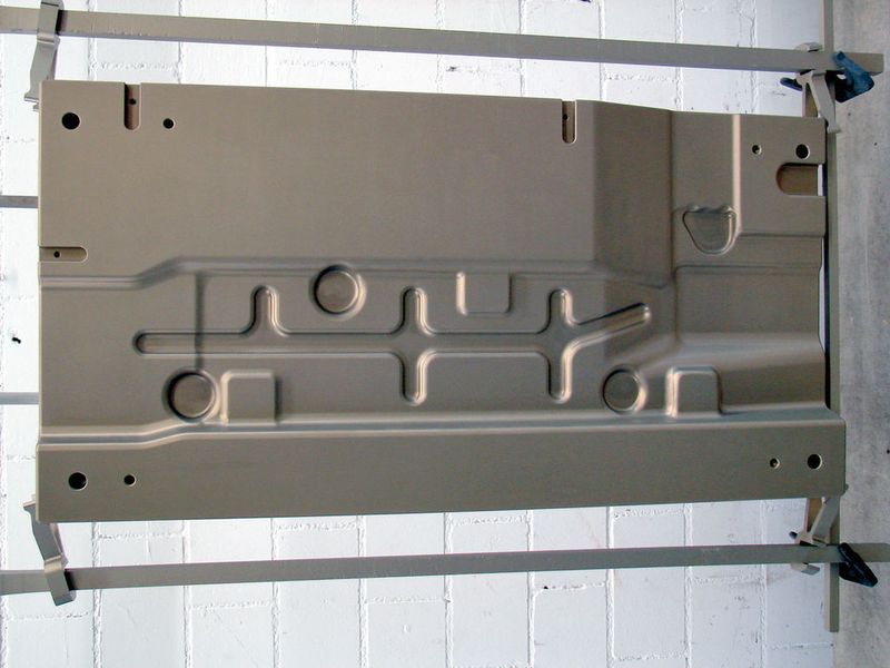 Bild 3: Dass sich beim Ematalieren die Maßhaltigkeit kaum ändert, verdeutlicht diese Aluminium-Tiefziehform. Sie wird für die Bearbeitung von Aluminiumblechen verwendet. Bilder: 1 Seitz, 2 und 3 BWB Betschart (Archiv: Vogel Business Media)