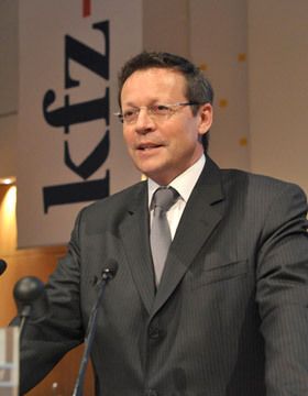 Zum ersten Mal unser Gast und auf Anhieb strahlender Laudator: Audi-Vertriebsleiter Michael-Julius Renz. (Archiv: Vogel Business Media)