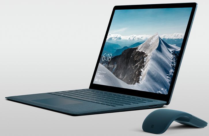 Microsoft Surface: Laptop in Kobaltblau mit Microsofts Surface-Arc-Maus (Bild: Microsoft)