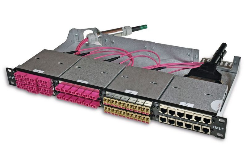 Das System „tML - tde Modular Link“ der Firma tde, besteht aus Modul, Trunkkabel und Modulträger und bietet Übertragungsraten von 1 bis zu 100G.  (tde – trans data elektronik GmbH)