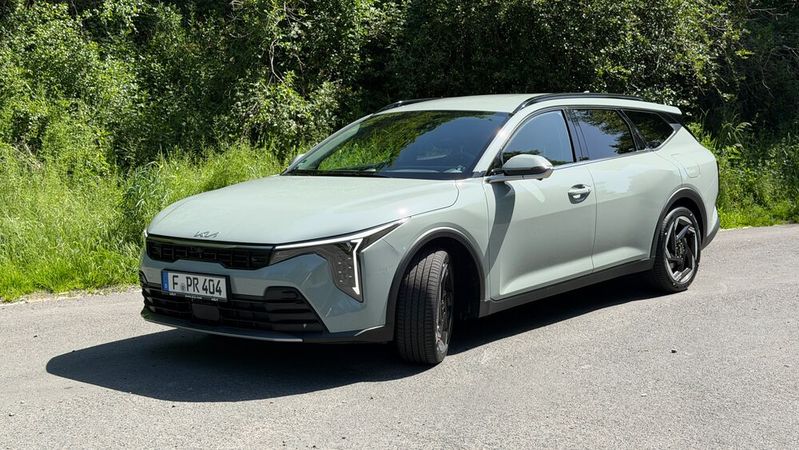 Kia hat mit dem K4 Sportswagon wieder einen kompakten Kombi im Programm.(Bild:  Wehner - VCG)