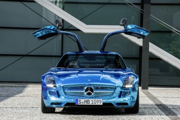 Der Mercedes-Benz SLS AMG Coupé Electric Drive - mit einer Gesamtleistung von 552 kW und einem maximalen Drehmoment von 1000 Nm der stärkste Elektro-Supersportwagen der Welt (Daimler AG)