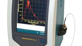 Das Miniscan IRXpert analysiert als tragbares Gerät Treibstoffspektren im mittleren und im nahen Infrarotbereich.  (Bild: Grabner Instruments)