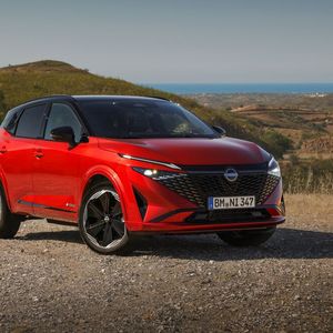 Für optische Dynamik sorgen auch Leichtmetallräder (bis zu 20 Zoll) in Diamantschliff-Design.(Bild:  Nissan)