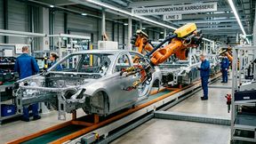 Bedenklicher Schwund! Dieses Bild könnten mal der Blick in gute alte Zeiten werden. Denn der Automobilindustrie in Deutschland geht es noch immer nicht gut. Hinzu kommt, dass nirgends schneller Jobs verloren gehen, als in dieser Branche, wie Experten jetzt mahnen ... (Bild: KI-generiert)
