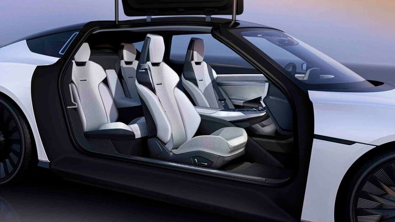 Insgesamt vier Sitze stehen im Innenraum des Alpha 5 zur Verfügung. (Bild: DeLorean)