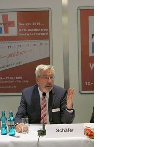 „Im Zusammenspiel mit der weltgrößten Medizinmesse Medica wird an einem Ort zu einem Zeitpunkt die gesamte Wertschöpfungskette für Medizintechnik thematisiert – vom einzelnen Bauteil über Messverfahren zur Qualitätsprüfung bis zum steril verpackten Endprodukt“, sagt Joachim Schäfer, Geschäftsführer der Messe Düsseldorf, über die Compamed.