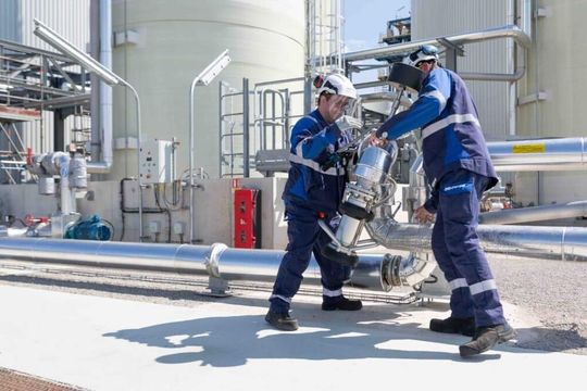 In der Anlage Afyren Neoxy in Carling Saint-Avold, Frankreich, werden biobasierte Säuren und Düngemittel hergestellt.(Bild:  Olivier Lievin/ Afyren)