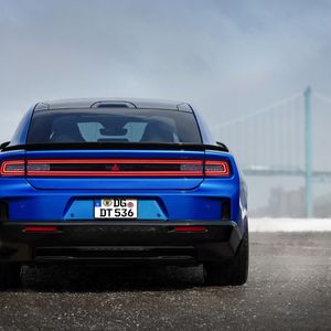 Den Dodge Charger gibt es weiterhin mit Verbrennungsmotor –und ab September auch wieder in Europa. (Bild: Dodge)