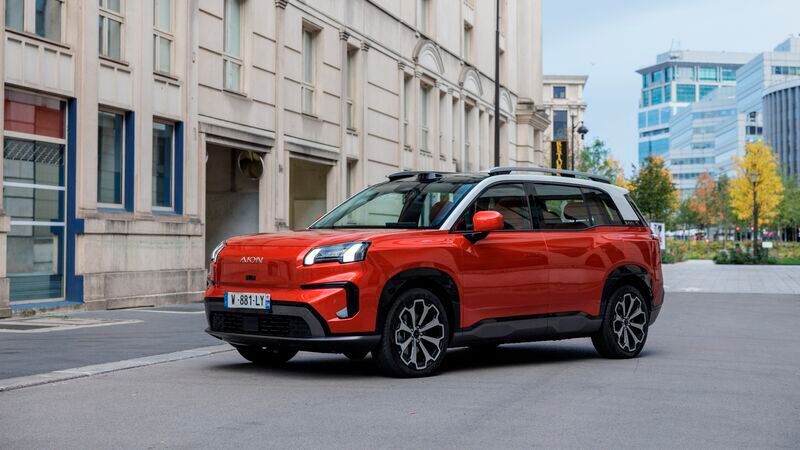 Der GAC Aion V ist einer der neuen Modelle von namentlich neuen Marken, die in Paris um Aufmerksamkeit buhlten.(Bild:  Dirk Kunde)