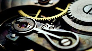 Eng verzahnt: Auch im Maschinenbau geht die Qualität der Produkte einher mit zielgruppenorientiertem Marketing. Künstliche Intelligenz (KI) kann dabei helfen. (Bild: frei lizenziert)