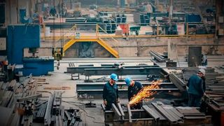 Der europäischen Industrie und den Dienstleistern schlagen die aktuellen Probleme auf den Magen. Das jedenfalls offenbart eine Umfrage von S&P Global. Demnach war die Stimmung seit rund 20 Monaten nicht so schlecht wie momentan. Hier mehr dazu. (Bild: SHW)