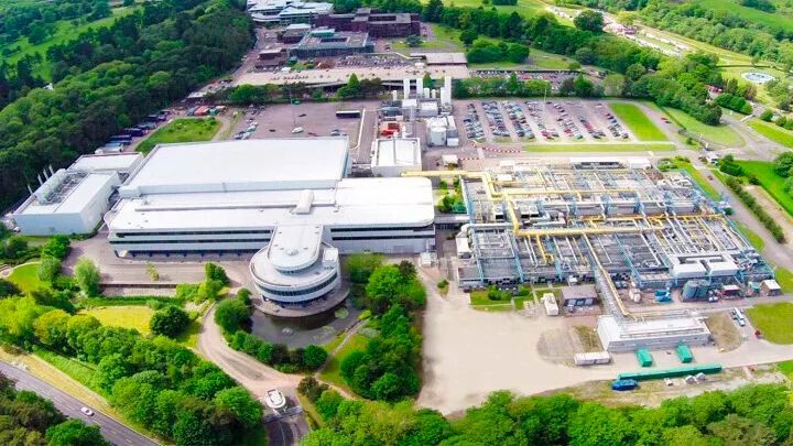 Zankapfel: Erst durfte Nexperia die Newport Wafer Fab (NWF) in Wales übernehmen, jetzt soll es auf Drängen der britischen Regierung mindestens 86 Prozent der Anteile daran wieder verkaufen. Zankapfel: Erst durfte Nexperia die Newport Wafer Fab (NWF) in Wales übernehmen, jetzt soll es auf Drängen der britischen Regierung mindestens 86 Prozent der Anteile daran wieder verkaufen.