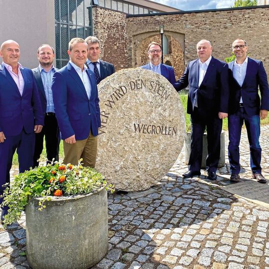Der Vorstand des MDK: (von links) Uwe Crüger, Michael Koch, Präsident Thomas Peckruhn, Frank Schneider, Martin Förster, Vizepräsident Helmut Peter und Geschäftsführer Dietmar Hoffmann.(Bild:  Mitteldeutsches Kfz-Gewerbe)