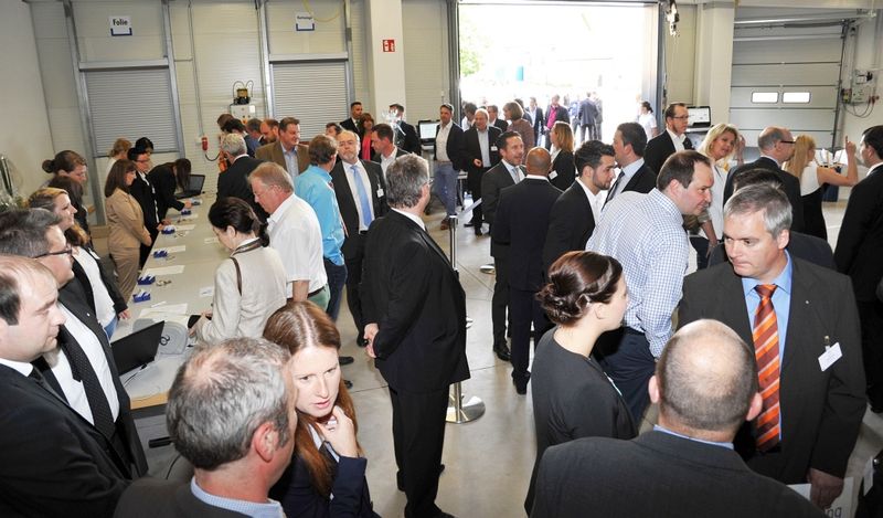 Der Wareneingang wurde bei der Eröffnung des Lagers zum Check-in für die Gäste umfunktioniert. (Herweck)