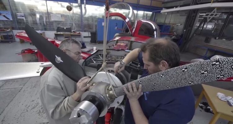 Montage des Systems auf dem Flugzeug (DLR)
