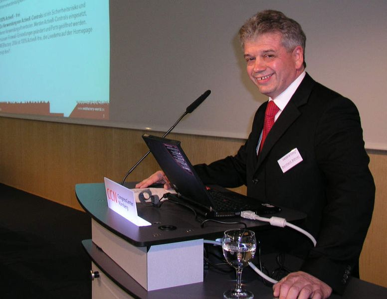 Bernhard Böhrer, GF Webfactory, stellt seine Prozessvisualisierungssoftware vor, die nun auch über Microsoft Silverlight 2 Projekte webbasiert erstellen kann. (Archiv: Vogel Business Media)