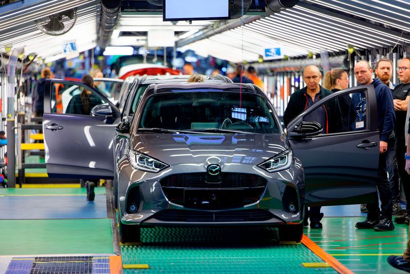Blick in das Toyotawerk in Onnaing (Frankreich). Dort wird der Mazda 2 Hybrid gebaut.(Bild:  Mazda)