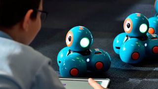 Eltern sind gefragt, sich aktiv um die Sicherheit von interaktivem Spielzeug zu kümmern. (Bild: gemeinfrei)