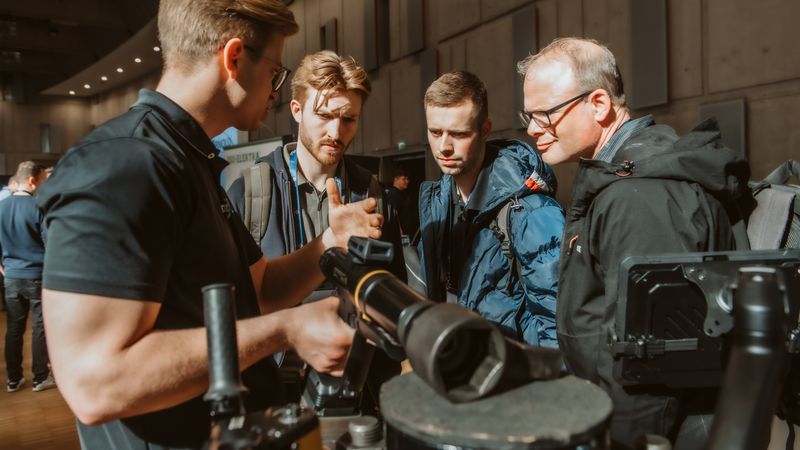 Der fachliche Austausch untereinander ist das, was die Schraubtec bei Besuchern und Ausstellern so beliebt macht.(Bild:  Camilo Amaya)