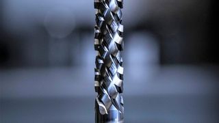 Under Compression: Die zum Patent angemeldete Geometrie des Monstermill FRP CR von Ceratizit erzeugt eine wirksame Faserkompression. Das heißt, carbonfaserverstärkte Kunststoffe (CFK) können damit wirtschaftlicher gefräst werden. (Ceratizit)