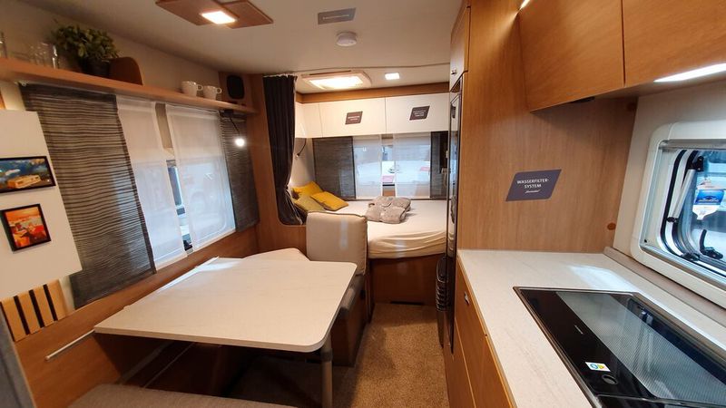 Und so sieht es im Innenraum des kompakten Senara-Wohnwagens aus. (Bild: Mauritz – VCG)