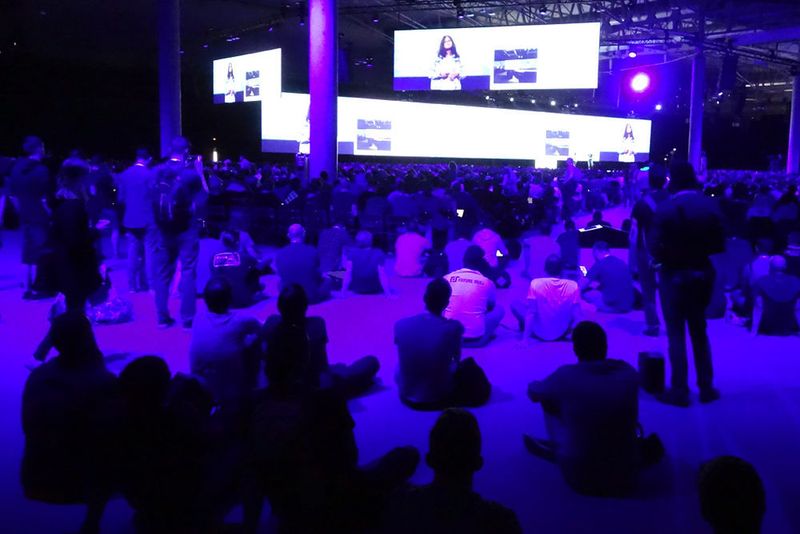 Besonders großer Andrang herrschte in Halle 6 bei den Eröffnungs-Keynotes am Dienstag. (Srocke)