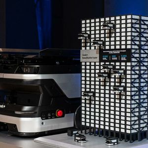 Robotik zum Anfassen: Im neuen European Innovation Lab in Düsseldorf zeigt Geekplus verschiedene Lagerroboter, Automatisierungskonzepte und KI-gestützte Logistiksoftware im Zusammenspiel.(Bild:  Geekplus)