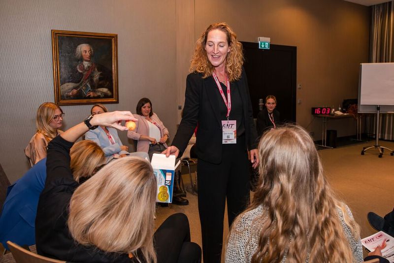 Giveaways oder doch ein wichtiger Bestandteil des Workshops von Susann Hermann (Bosch)? (Bild: www.hamann.photo)